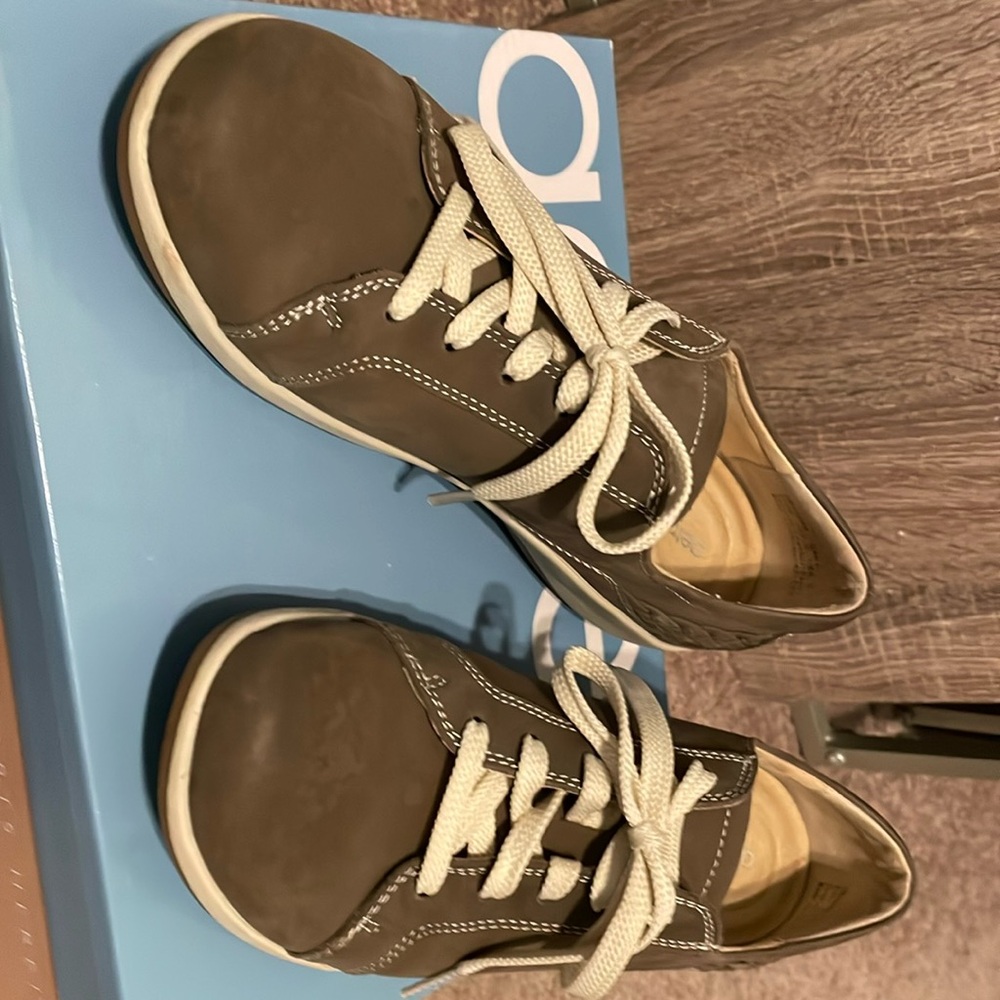 Aetrex Dana sneaker